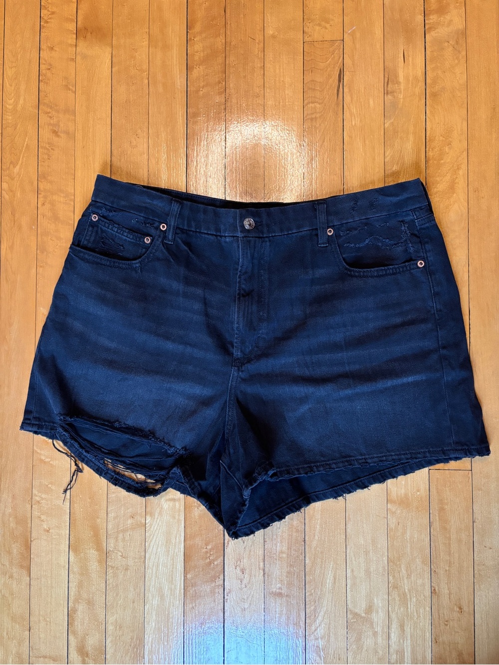 NWOT American Eagle Curvy 90s Boyfriend Shorts | Black Ripped Denim | Women’s 20